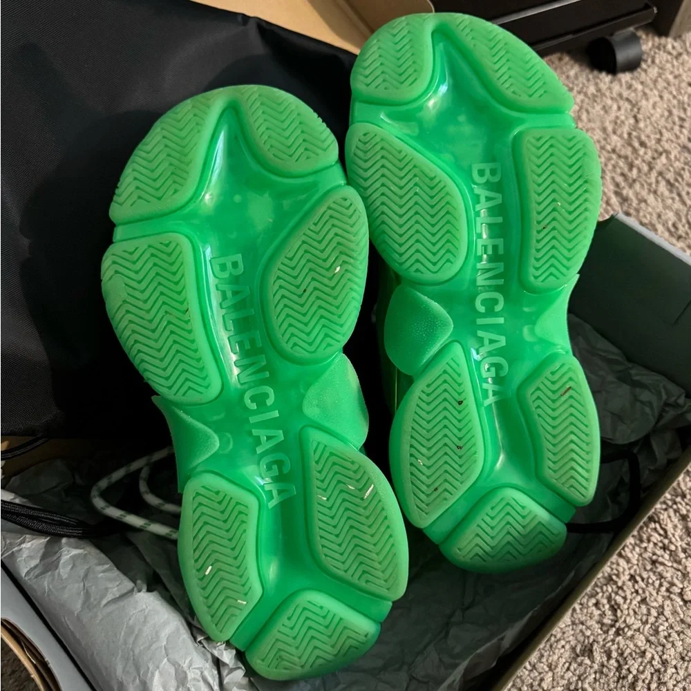 Balenciaga Women’s Green Sneakers - Picture 2 of 4